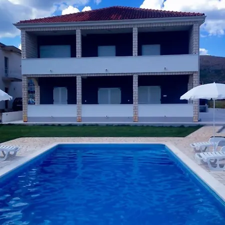 Apartamento Teo Trogir-seget *