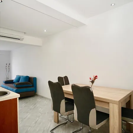 Teo Trogir-seget Apartment